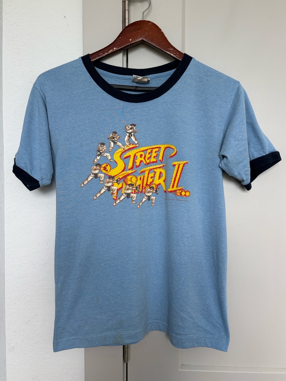 VINTAGE 2003 RIPPLE JUNCTION STREET FIGHTER II GRAPHIC BLUE RINGER TSHIRT MENS S